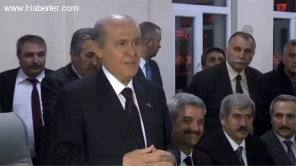 MHP Genel Başkanı Bahçeli, kamyona bindi -