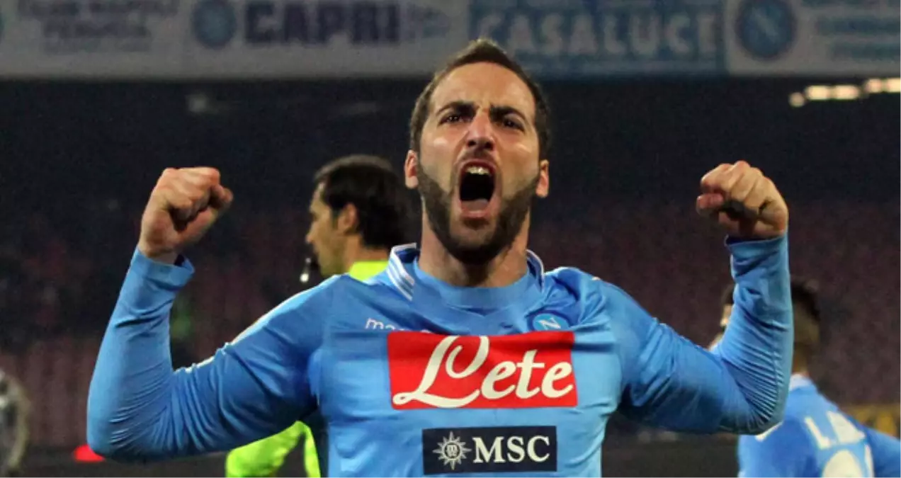 Gonzalo Higuain: Napoli\'den Ayrılmayı Düşünmüyorum