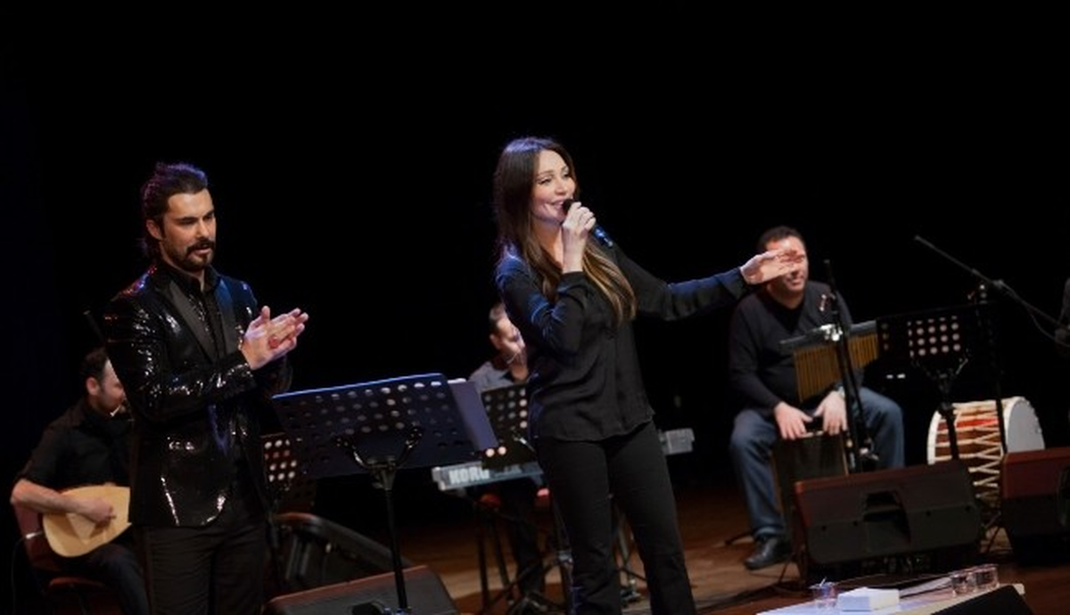 Oktay Ertuğrul Eşi Umut Akyürek\'le Birlikte Söyledi