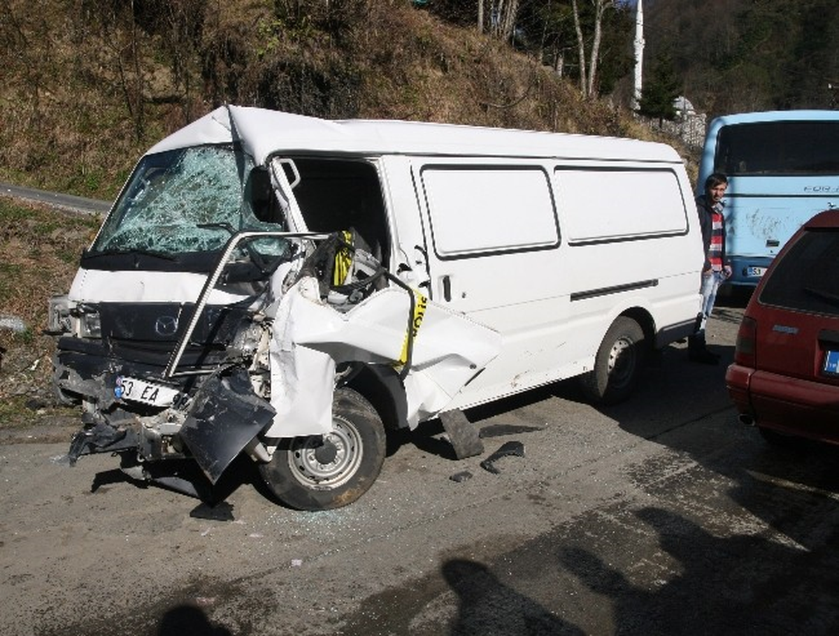 Rize\'de Trafik Kazası: 5 Yaralı