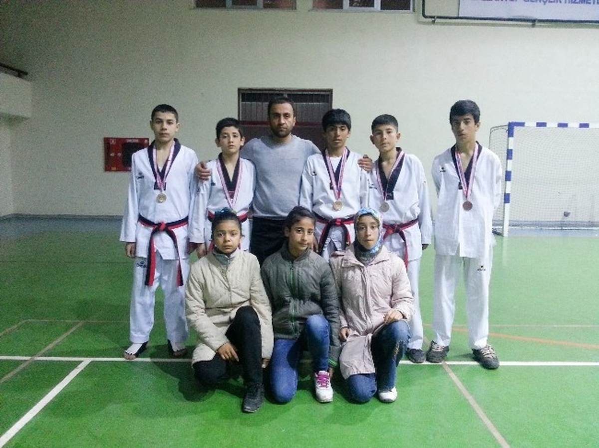 Şahinbey Belediye Tekvandocuları Takım Halinde Birinci Oldu