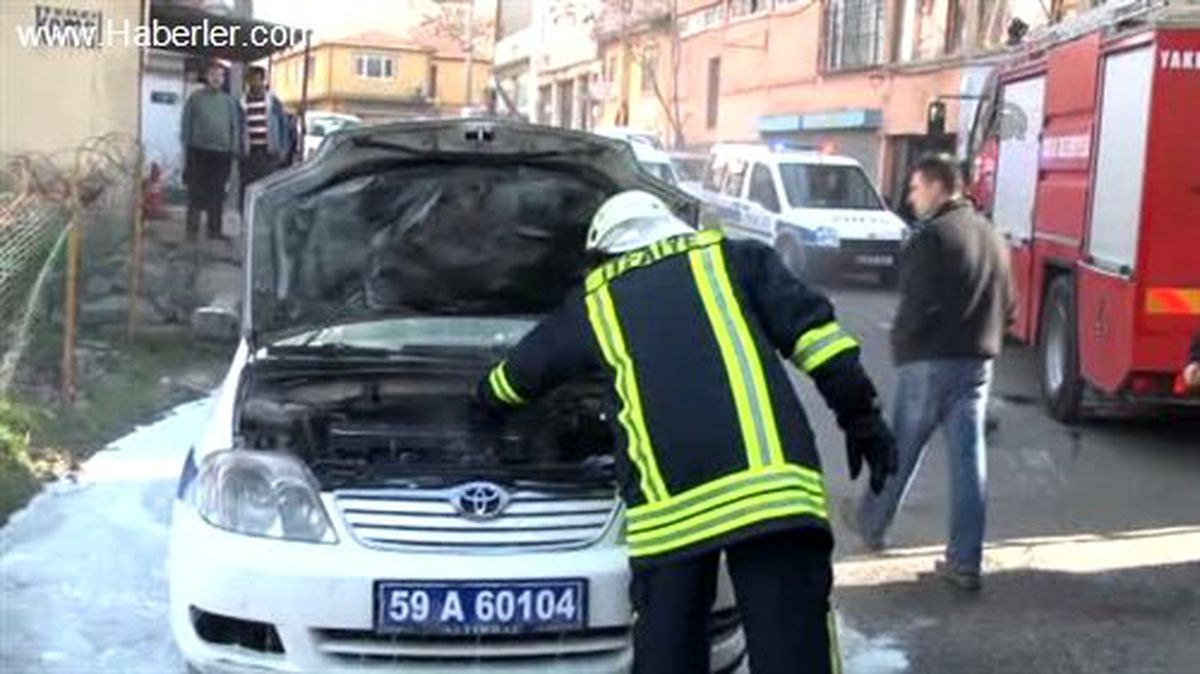 Seyir halindeki polis aracı yandı -
