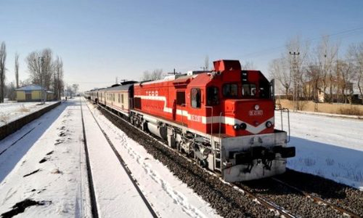 Tren Yolcularının 5 Saat Mahsur Kaldığı İddiası