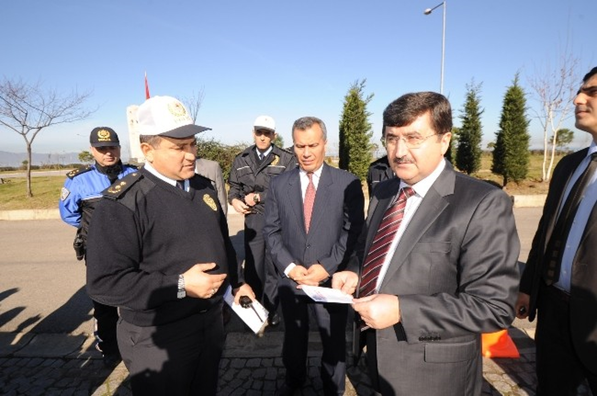 Vali Öz, Emniyet Kemeri Uygulamasında Sürücülere Uyarılarda Bulundu