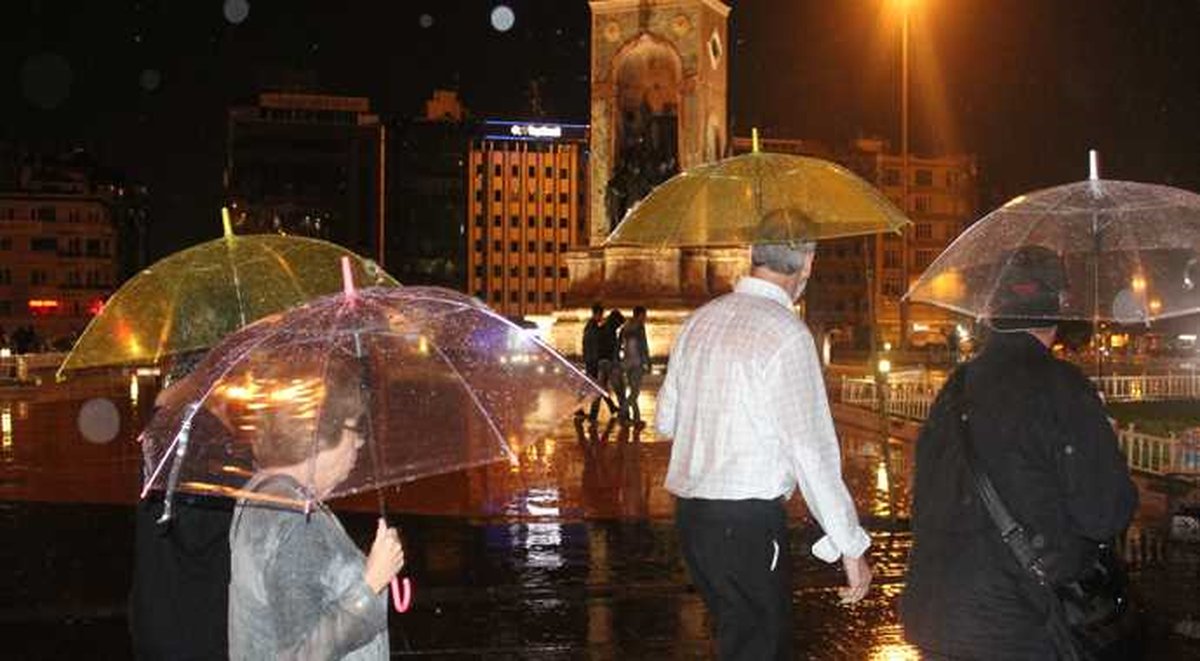 Beklenen Yağış, İstanbul\'da Etkisini Göstermeye Başladı