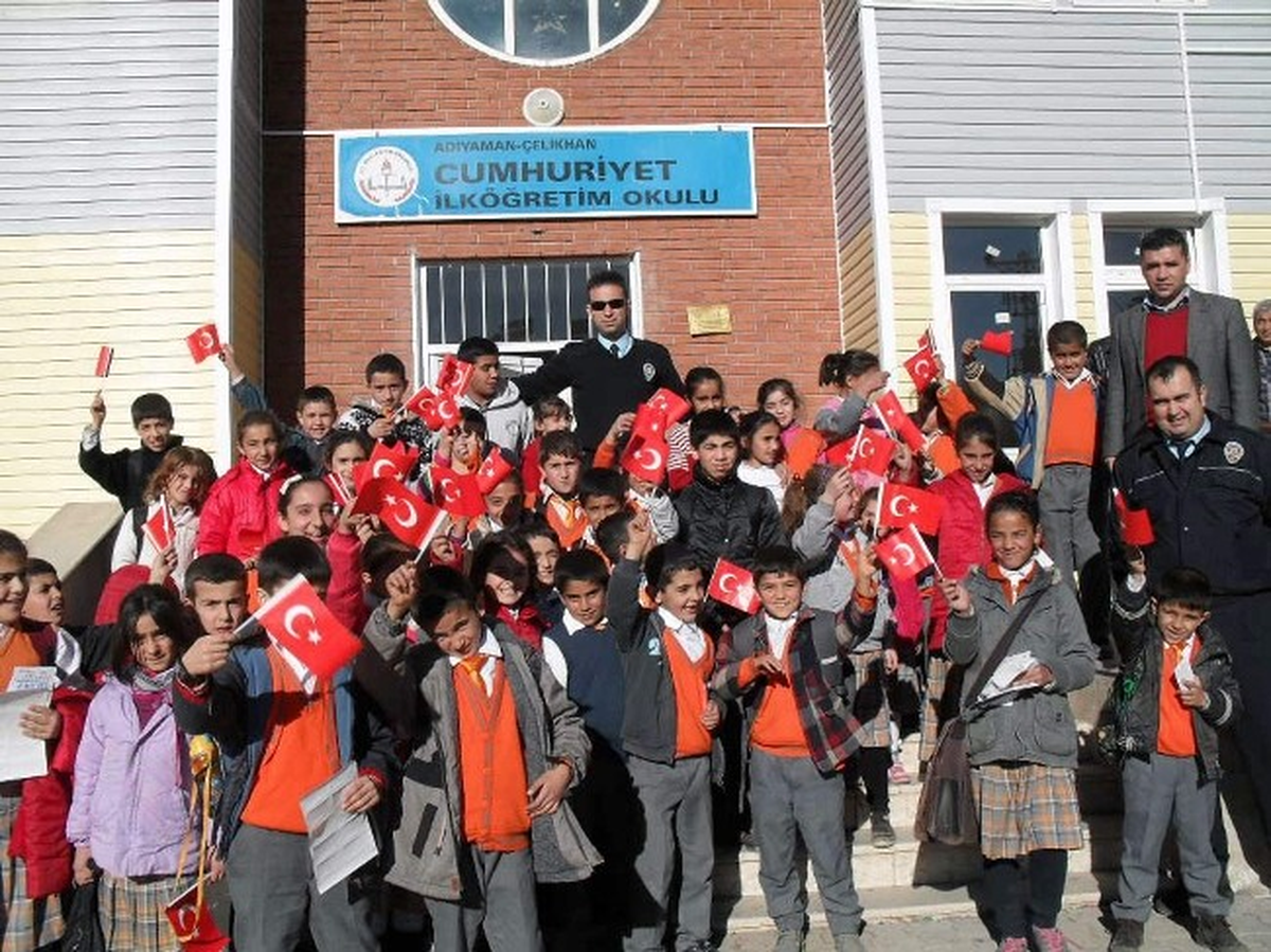 Çelikhan Öğrencilerine Trafik Eğitimi Seminerleri Veriliyor