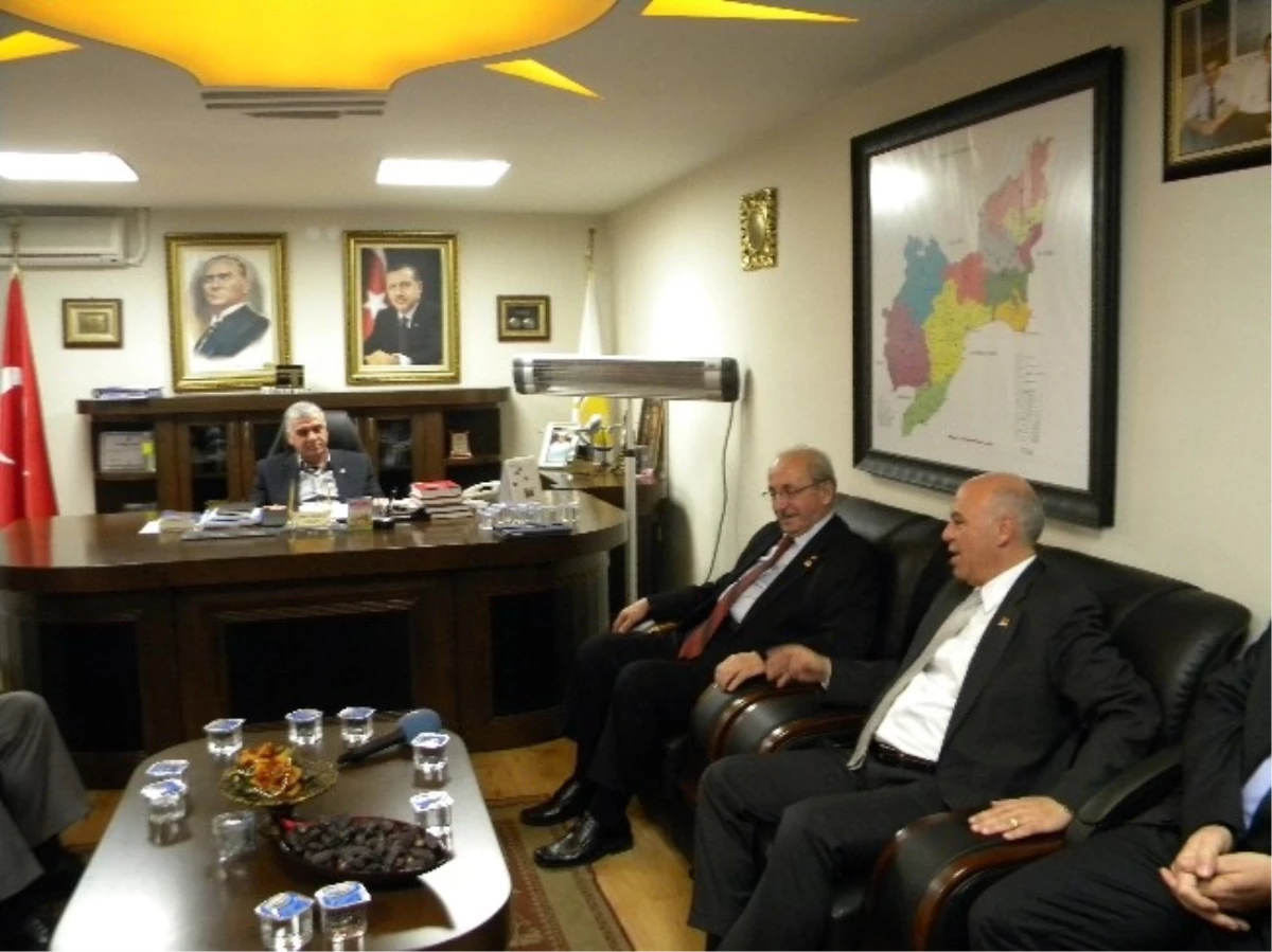 CHP Belediye Başkan Adaylarından AK Parti\'ye Ziyaret