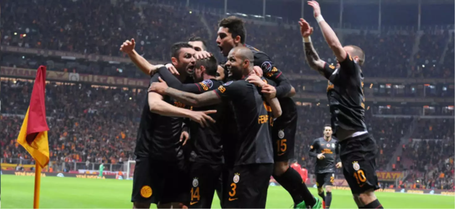 Galatasaray Kalesini Gole Kapattı