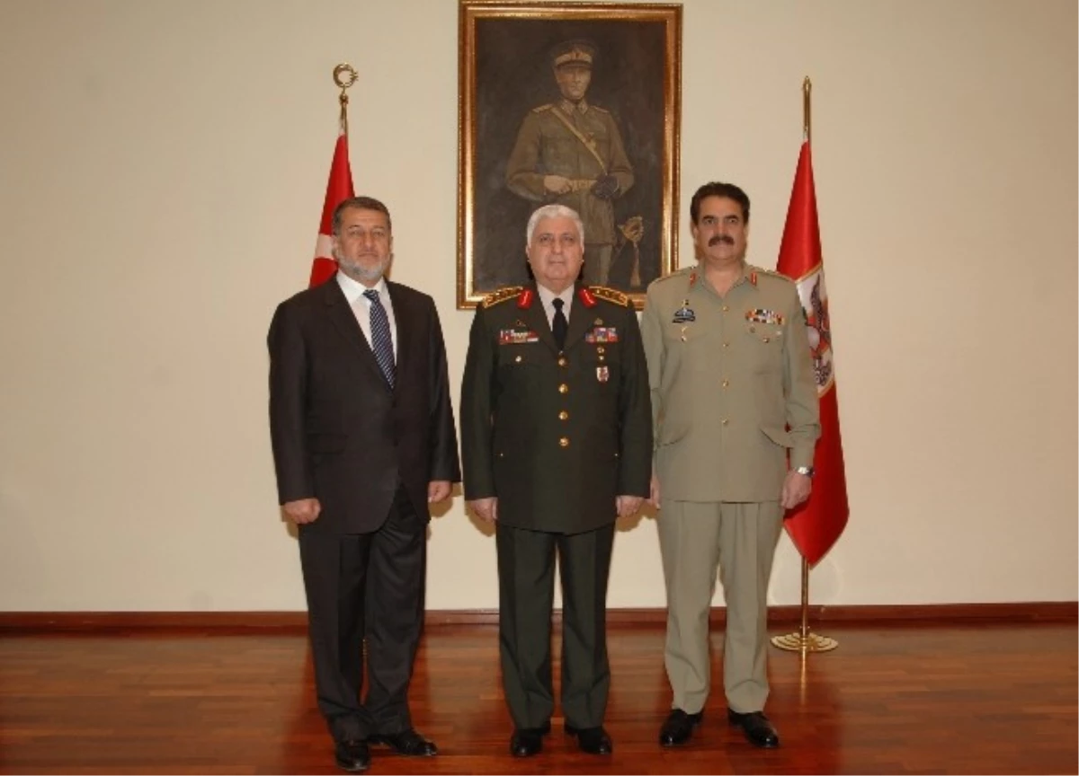 Genelkurmay Başkanı Özer, Afganistan Savunma Bakanı ve Pakistan Kara Kuvvetleri Komutanı ile Görüştü
