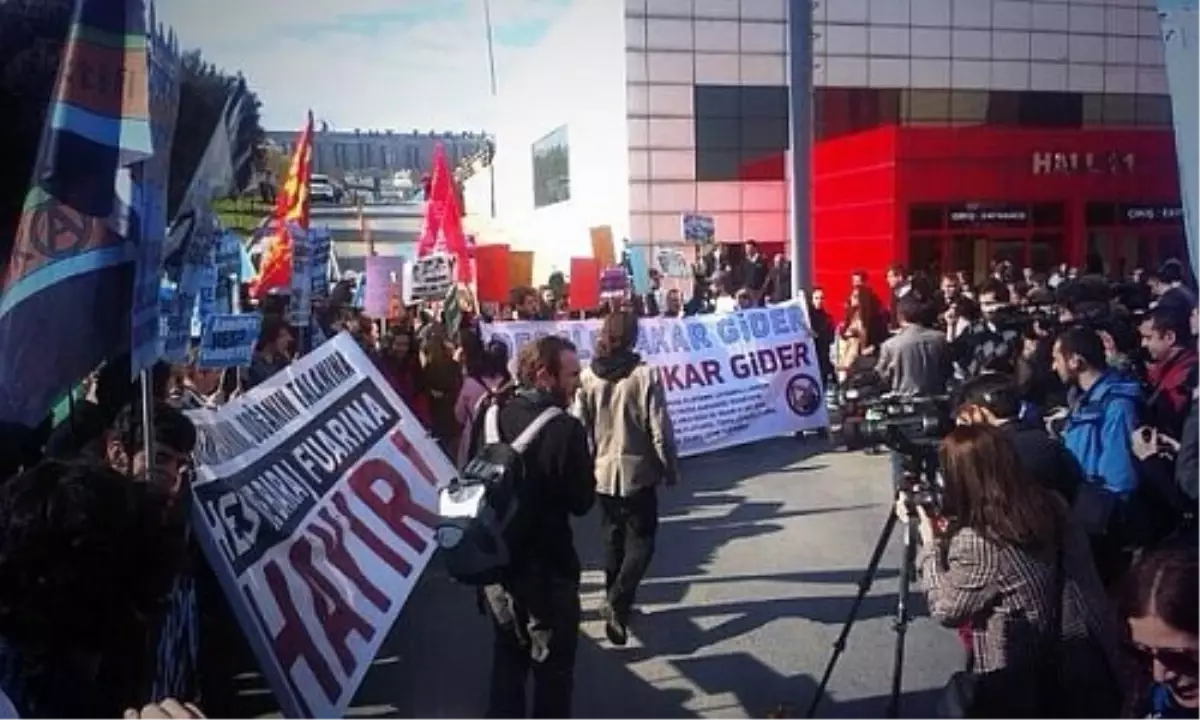 HES Protestosunda Göstericiler Polise Gaz Bombası Attı