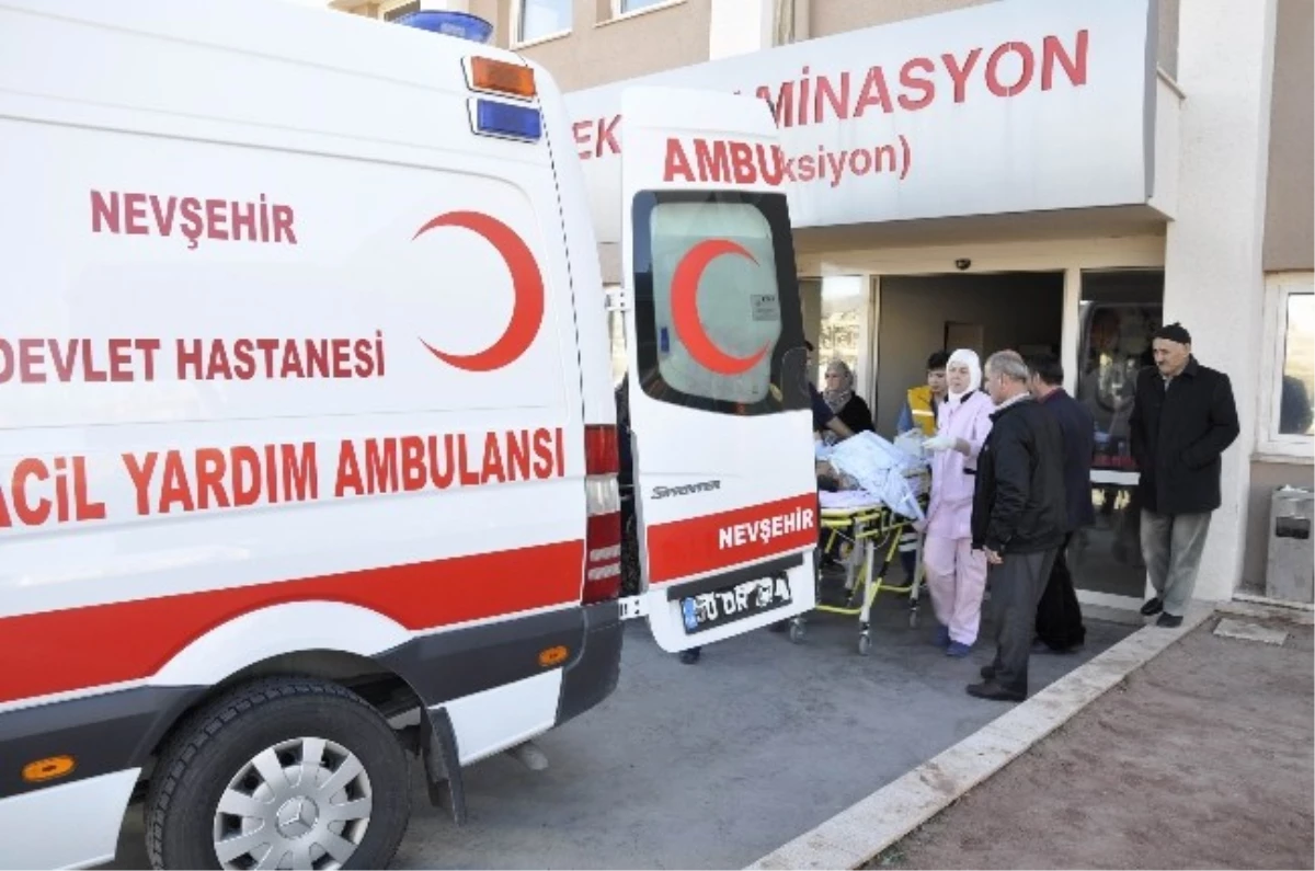İnşaattan Düşerek Ağır Yaralanan İşçi, Hava Ambulansı ile Konya\'ya Sevk Edildi