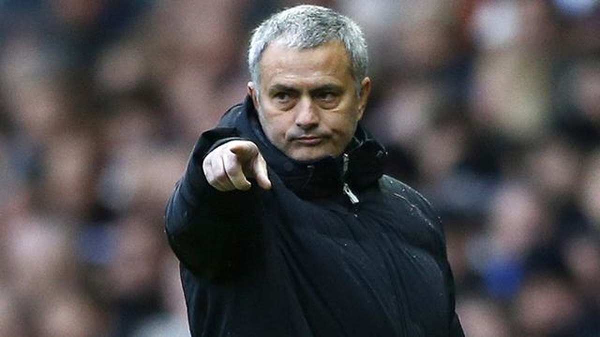 Jose Mourinho Jaguar\'ın Yeni Aracı F-type R Modelini İlk Kullanan Kişi Olacak