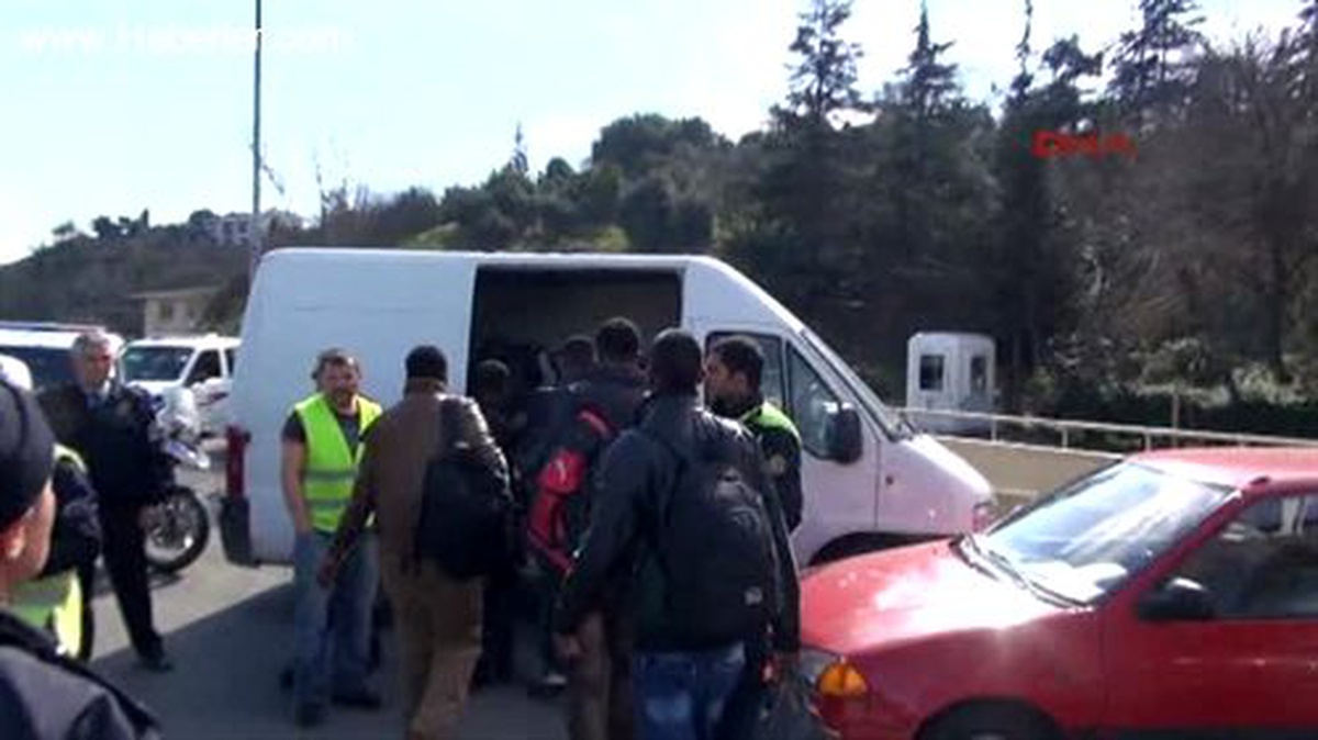 Kaçakları Boğaziçi Köprüsü\'nde İndirdi