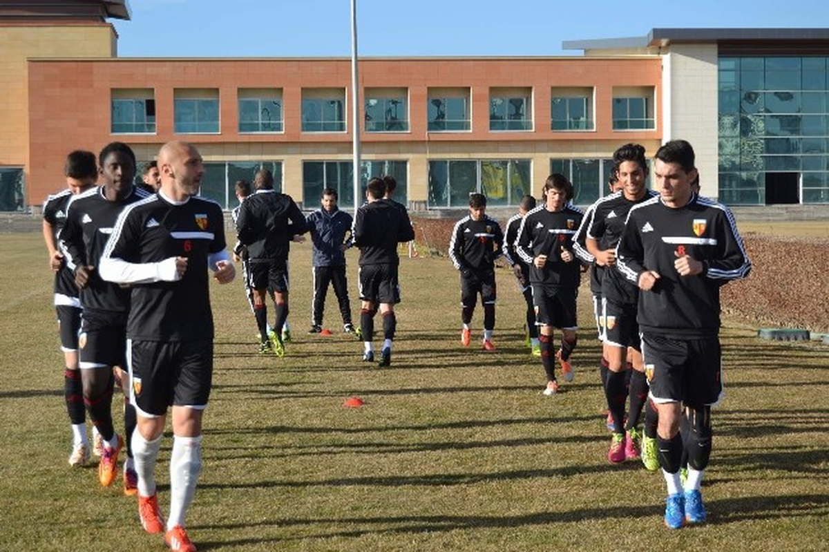 Kayserispor\'da, Gençlerbirliği Maçı Hazırlıkları Sürüyor