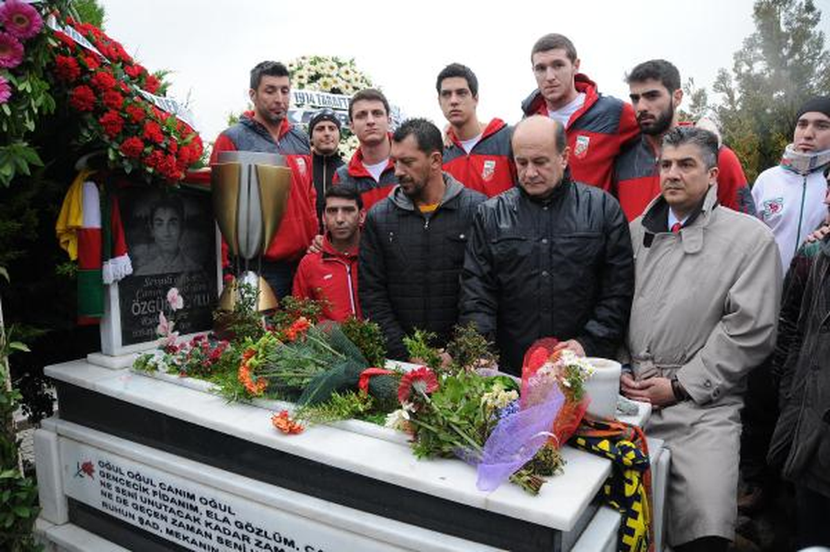 Kupa Özgür\'e Gitti