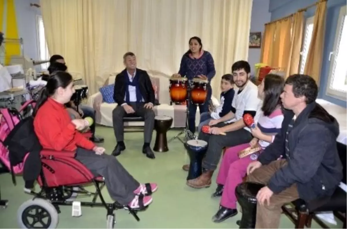 Metin Şentürk, Engellilerle Darbuka Çaldı