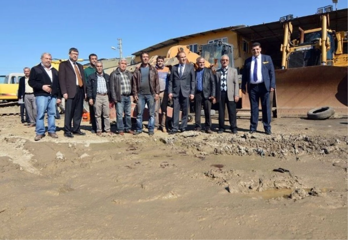 MHP\'li Adaylar Metal İşleri Sanayi Sitesini Ziyaret Etti