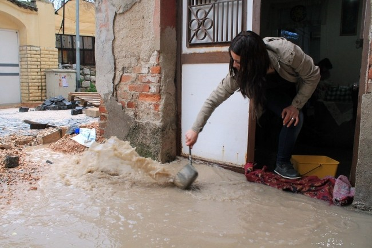 Milas\'ta Yağış Su Baskını Neden Oldu