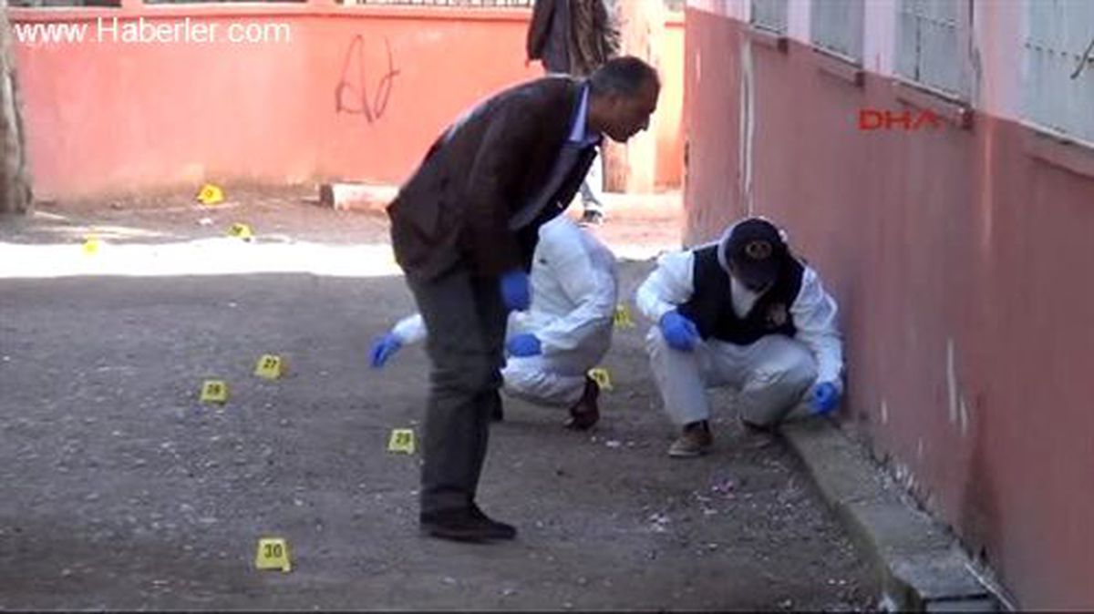 Mersin\'de Okula Ses Bombası Atıldı