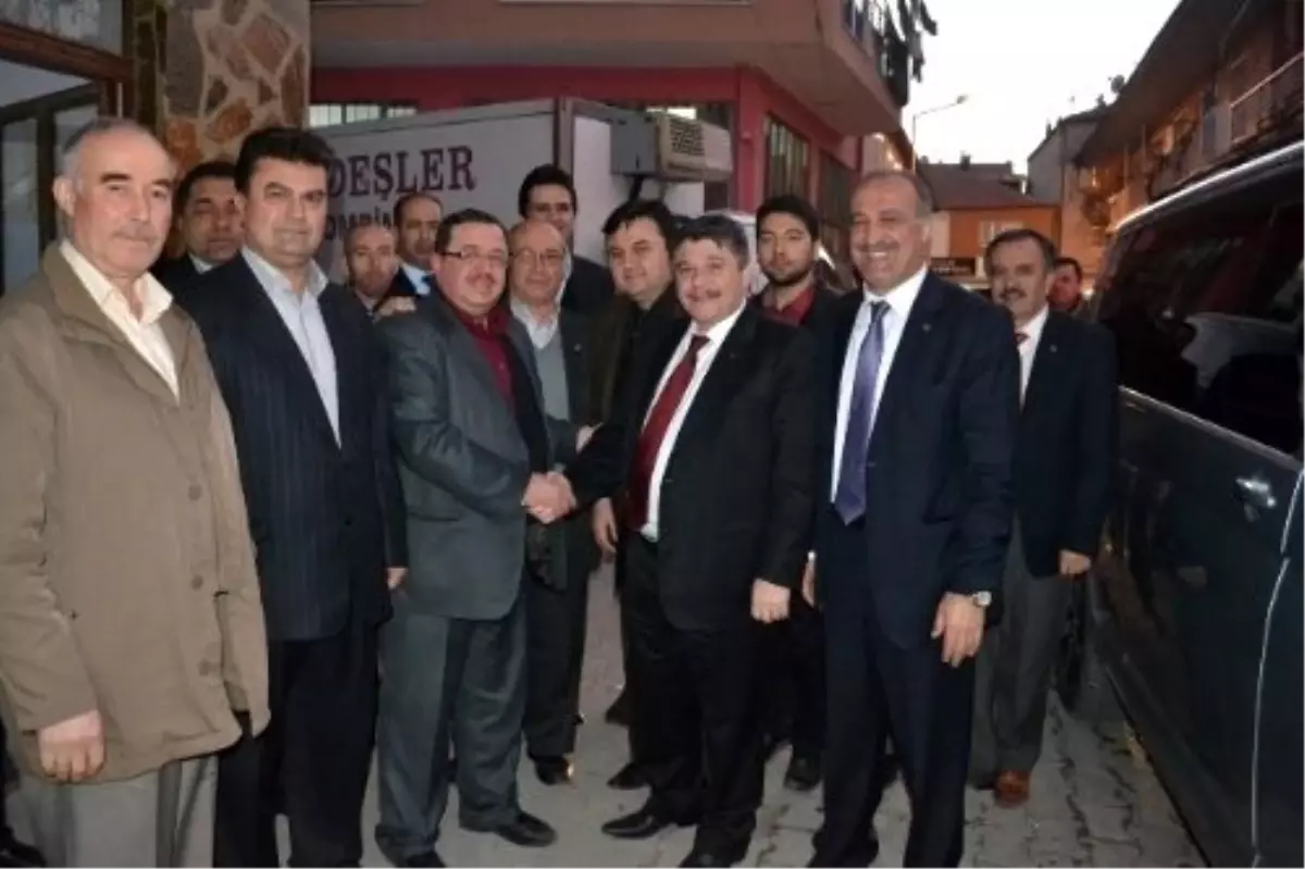 Ak Parti Manisa Adayı Tanrıverdi, Vatandaşlarla Bir Arada