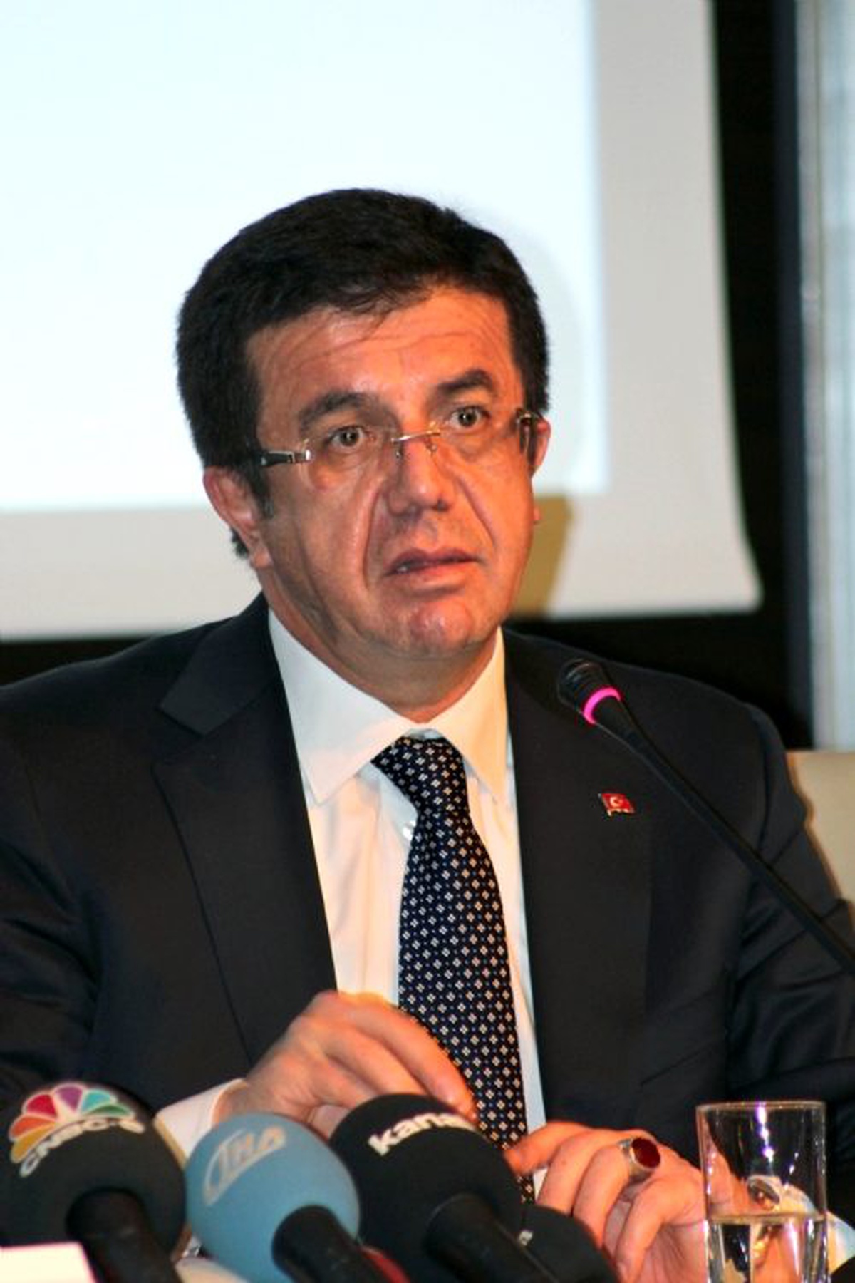 Ekonomi Bakanı Zeybekci, İzmir\'de