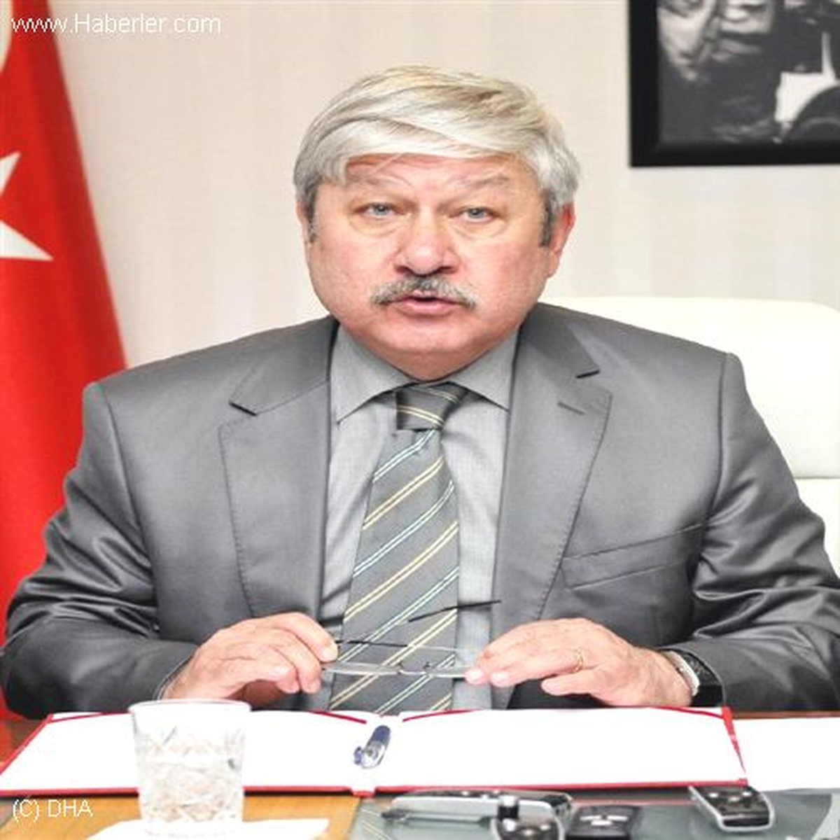 Akaydın: Başbakan Demokrasinin Kırıntısından Nasibini Almamıştır