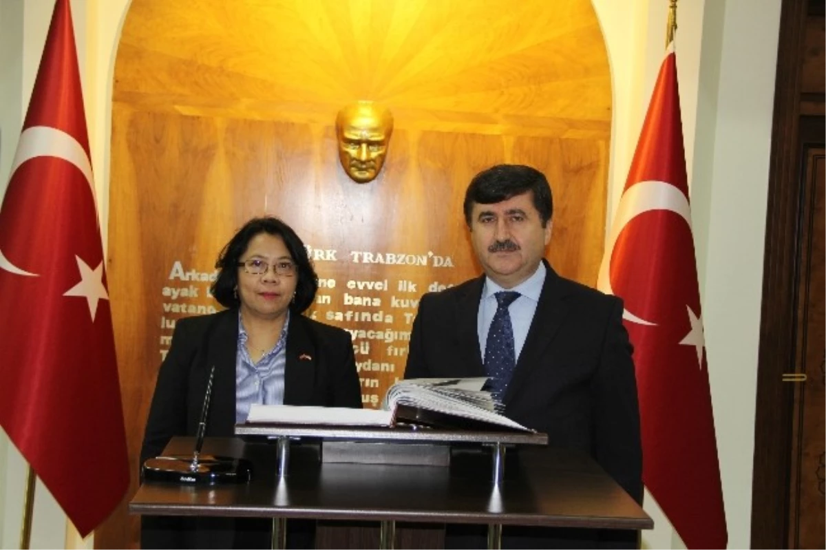 Endonezya Ankara Büyükelçisi Agustini, Vali Öz\'ü Ziyaret Etti