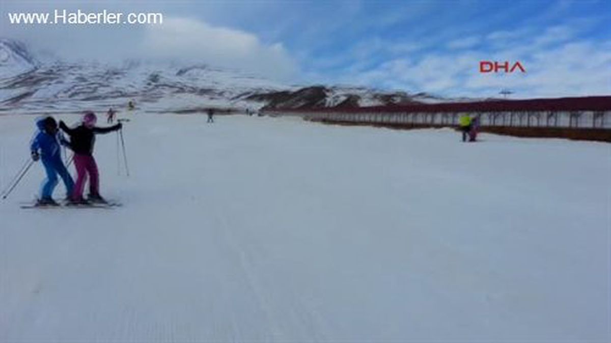 Erciyes\'de Sevgililer Gününde Sevgili Kayağı