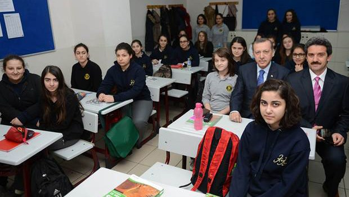Erdoğan\'dan Çat Kapı Okul Ziyareti