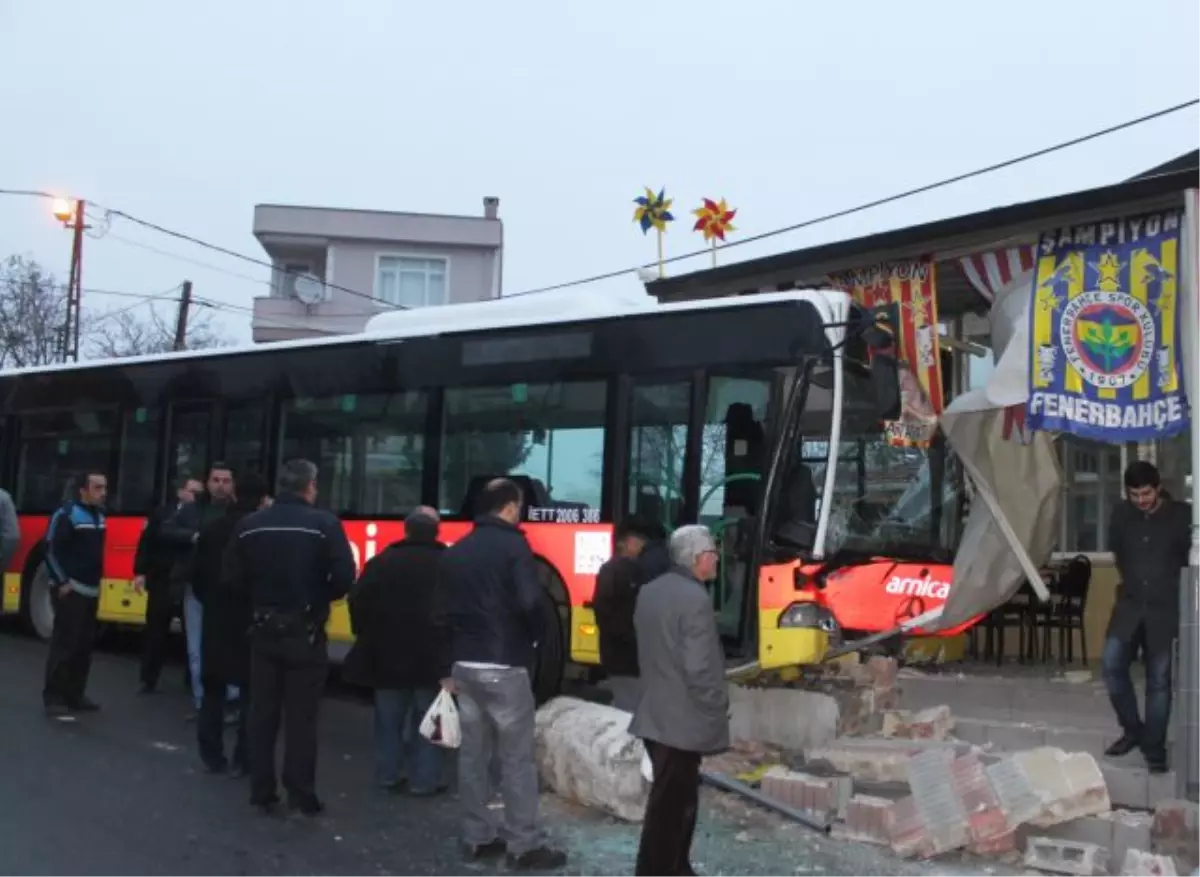 İETT Otobüsü Kahvehaneye Girdi