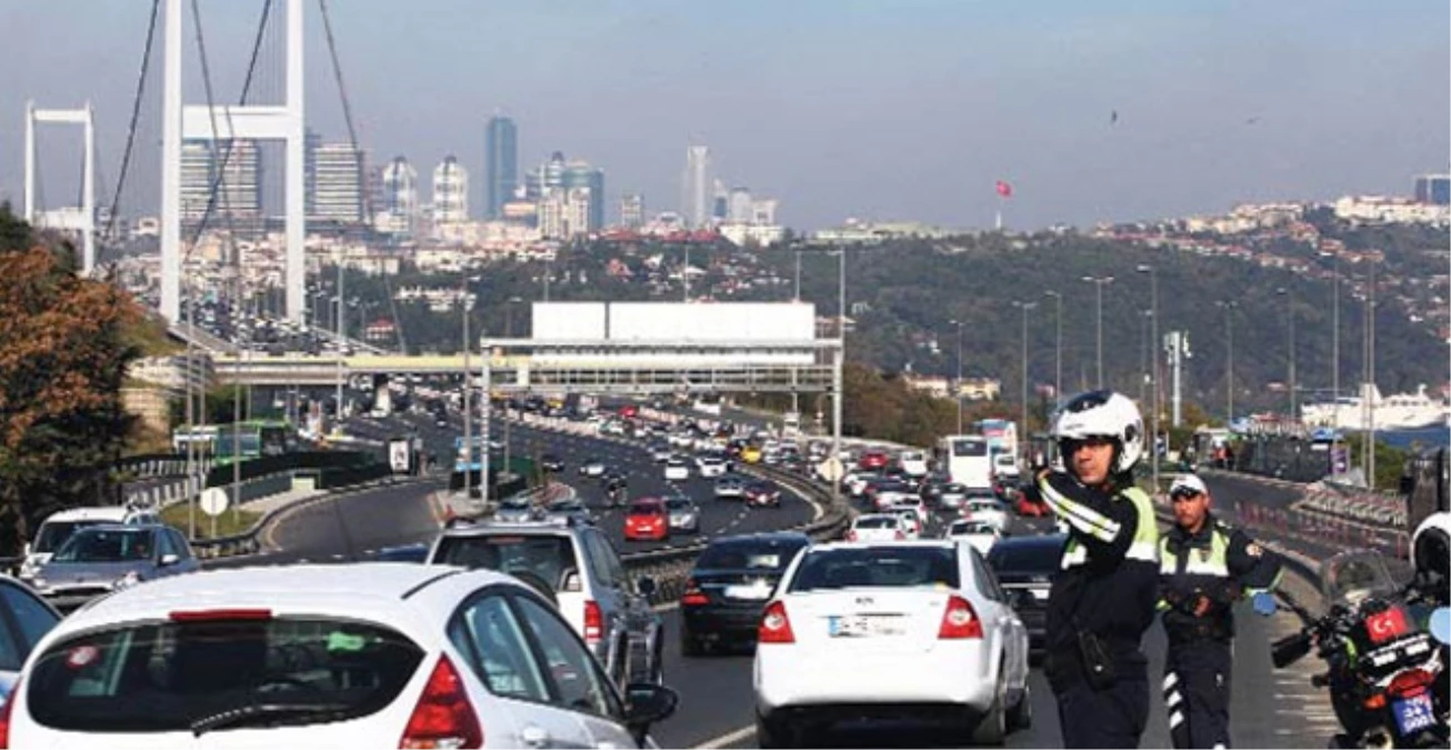 İstanbul\'da Polis Emniyet Şeridini Kullanamayacak