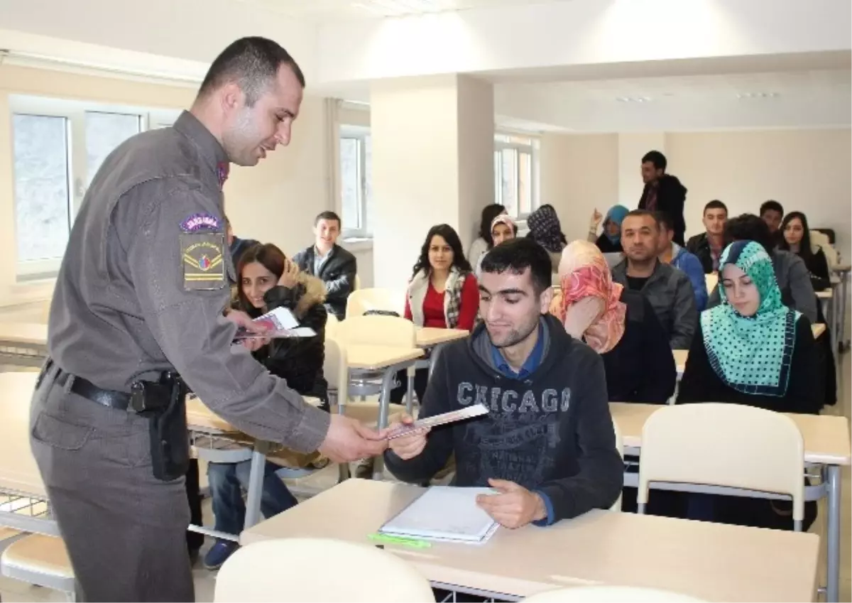 Jandarma\'dan Üniversite Öğrencilerine Sevgililer Günü Hediyesi