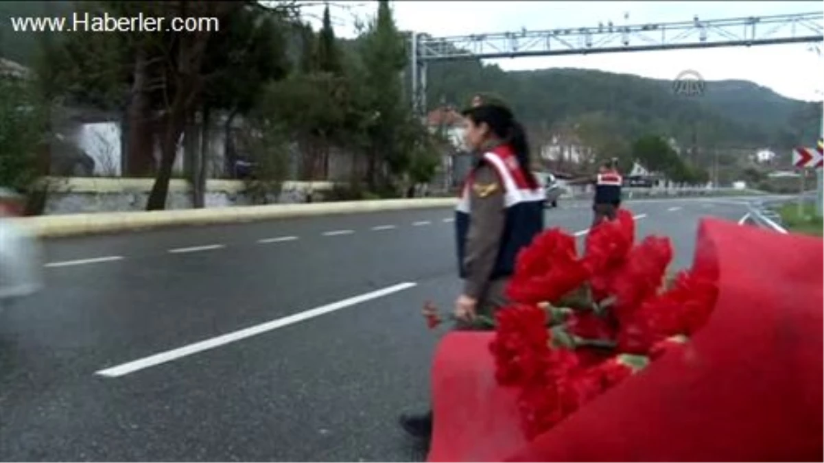 Jandarmadan Sürücülere Sevgililer Günü Sürprizi