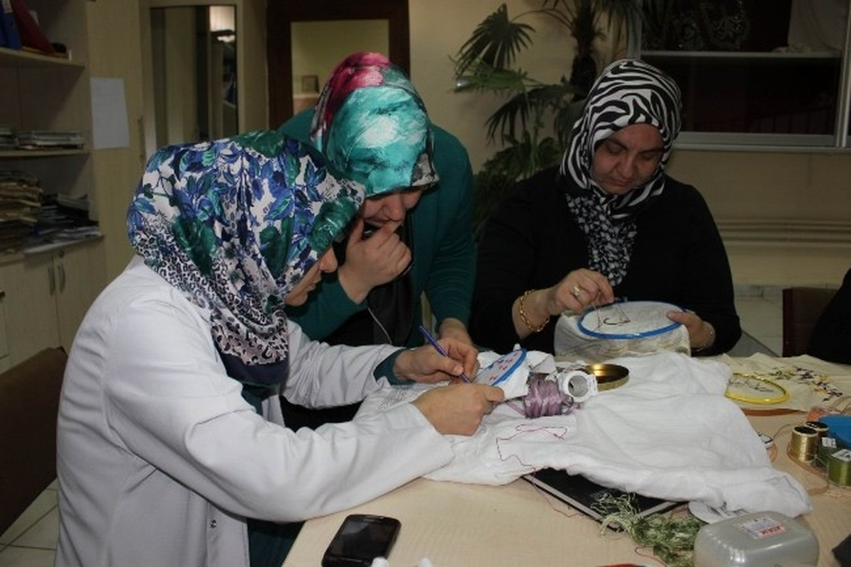 Kadınlar Kaçem Kursları ile Daha Becerili Hale Geliyor