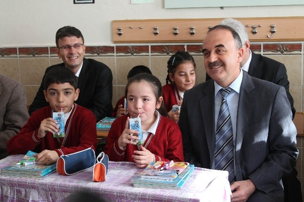 Konya\'da Öğrencilere Okul Sütü Dağıtıldı