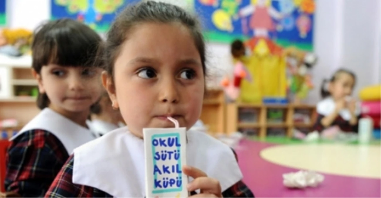 Konya\'da Okul Sütü Dağıtım Töreni