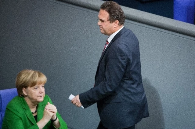 Merkel Aradı, Bakan İstifa Etti Son Dakika Dünya