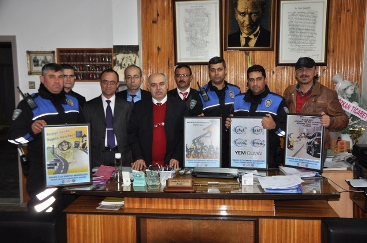 Ödemiş\'te Toplum Destekli Polislerden Liselere Uyarıcı Afişler