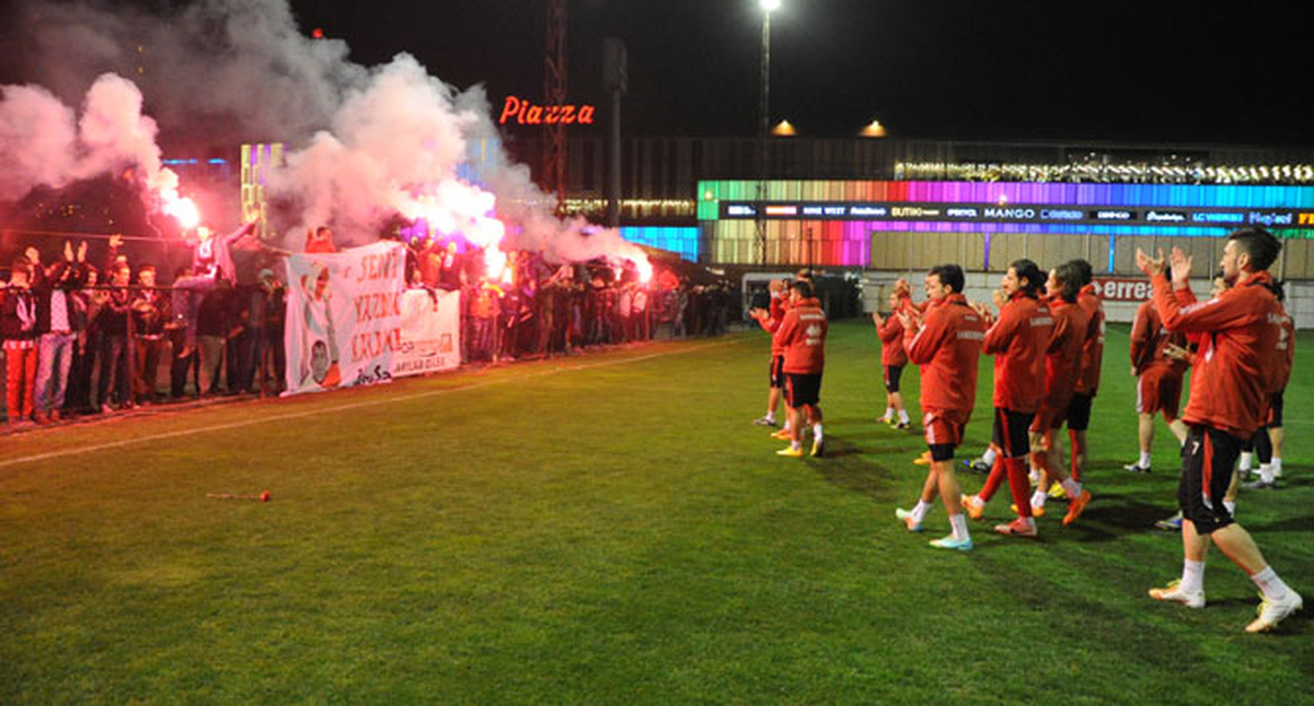 Samsunspor Taraftarından Futbolculara "Sevgililer Günü" Jesti