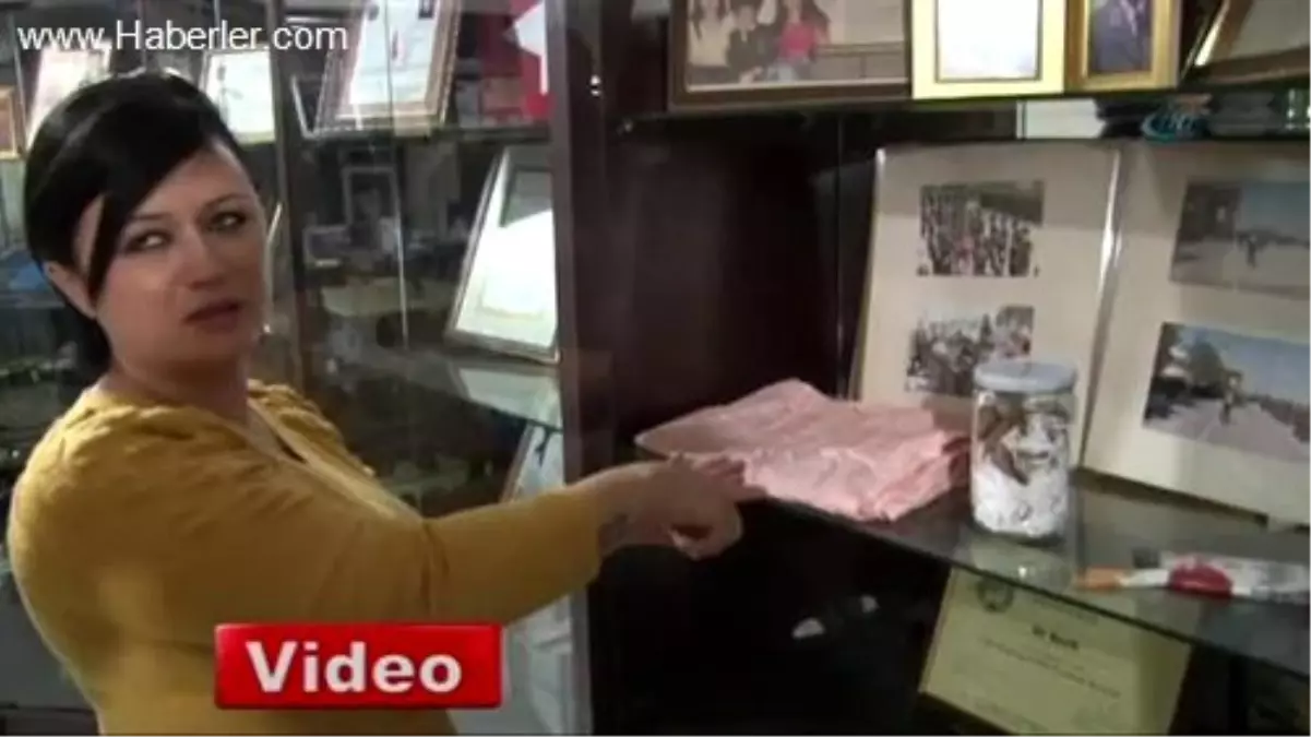 Sevgililer Günü\'nü Şehitlikte Kutluyorlar