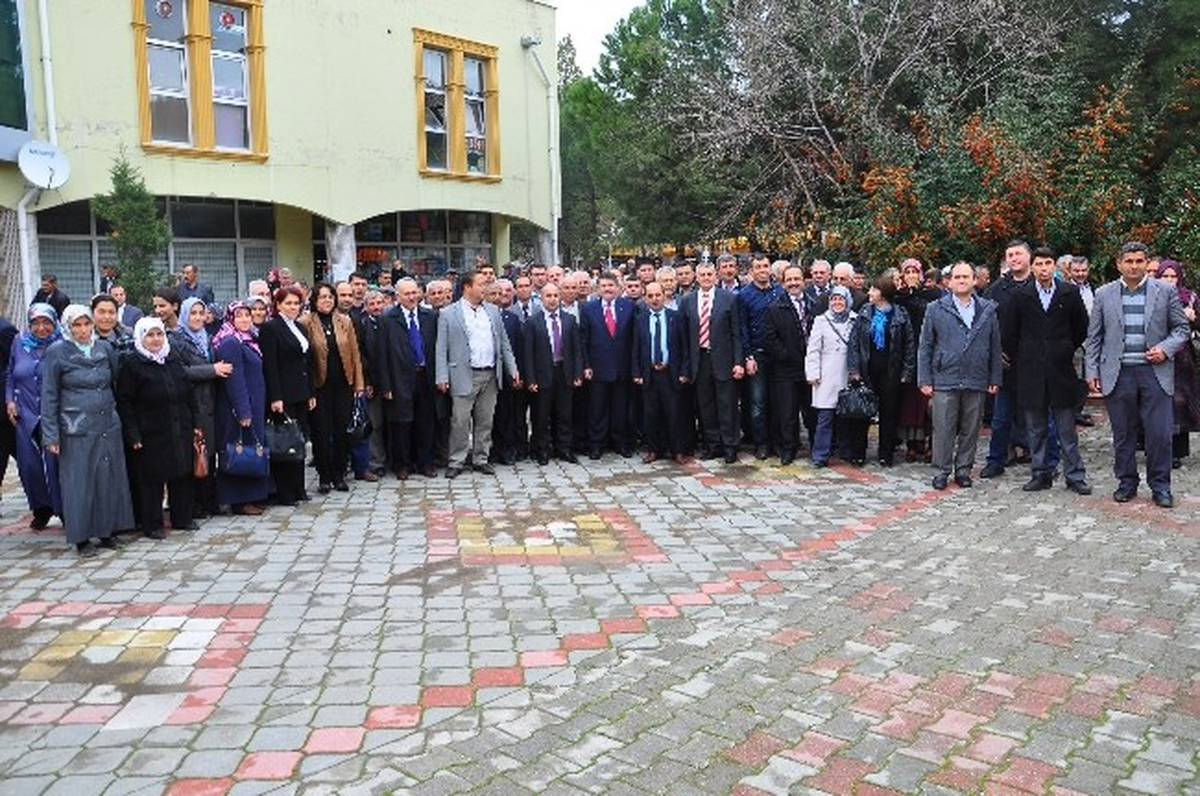 Tanrıverdi, Gördes AK Parti Seçim Bürosunu Açtı