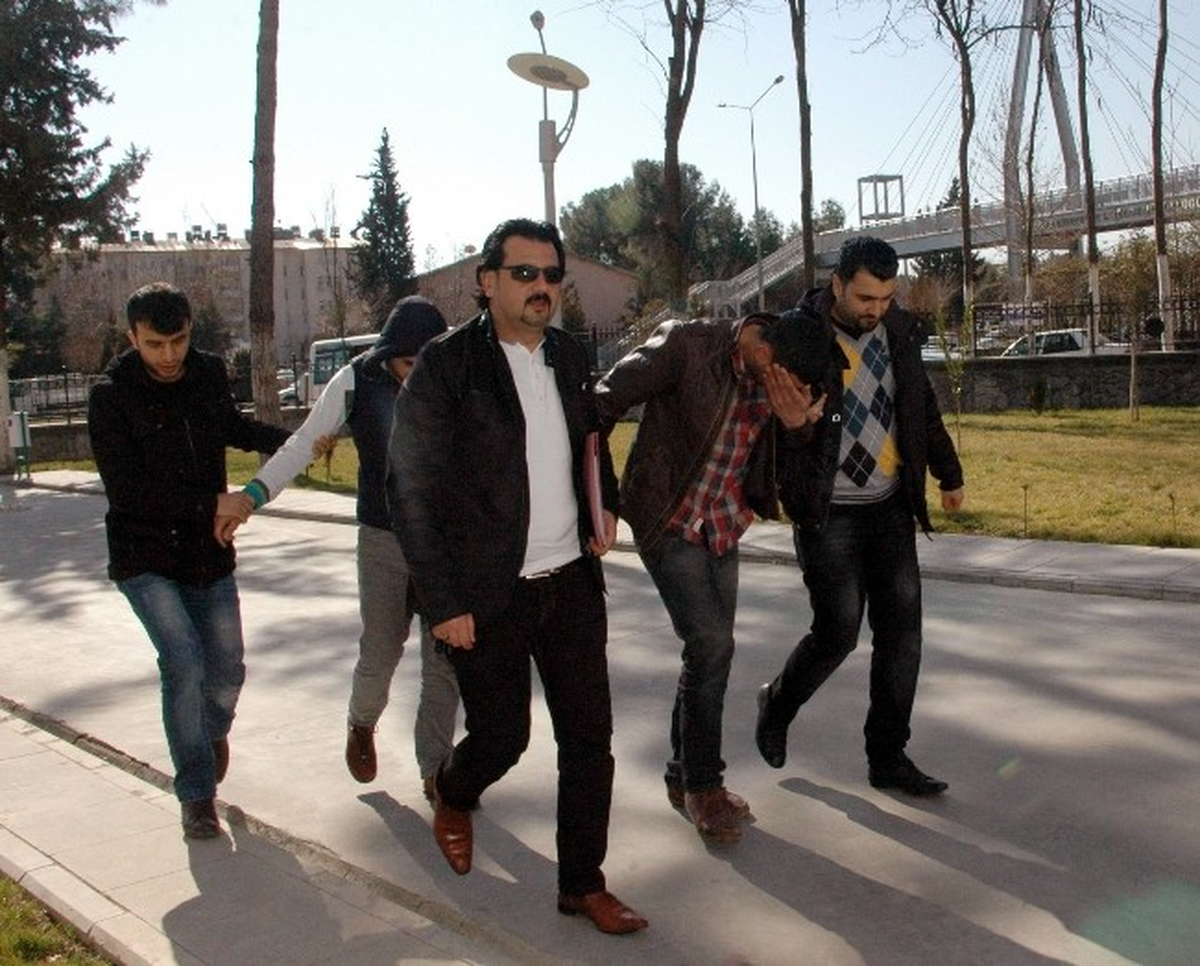 Üzerinde Pislik Var" Deyip 10 Bin TL\'sini Çaldılar