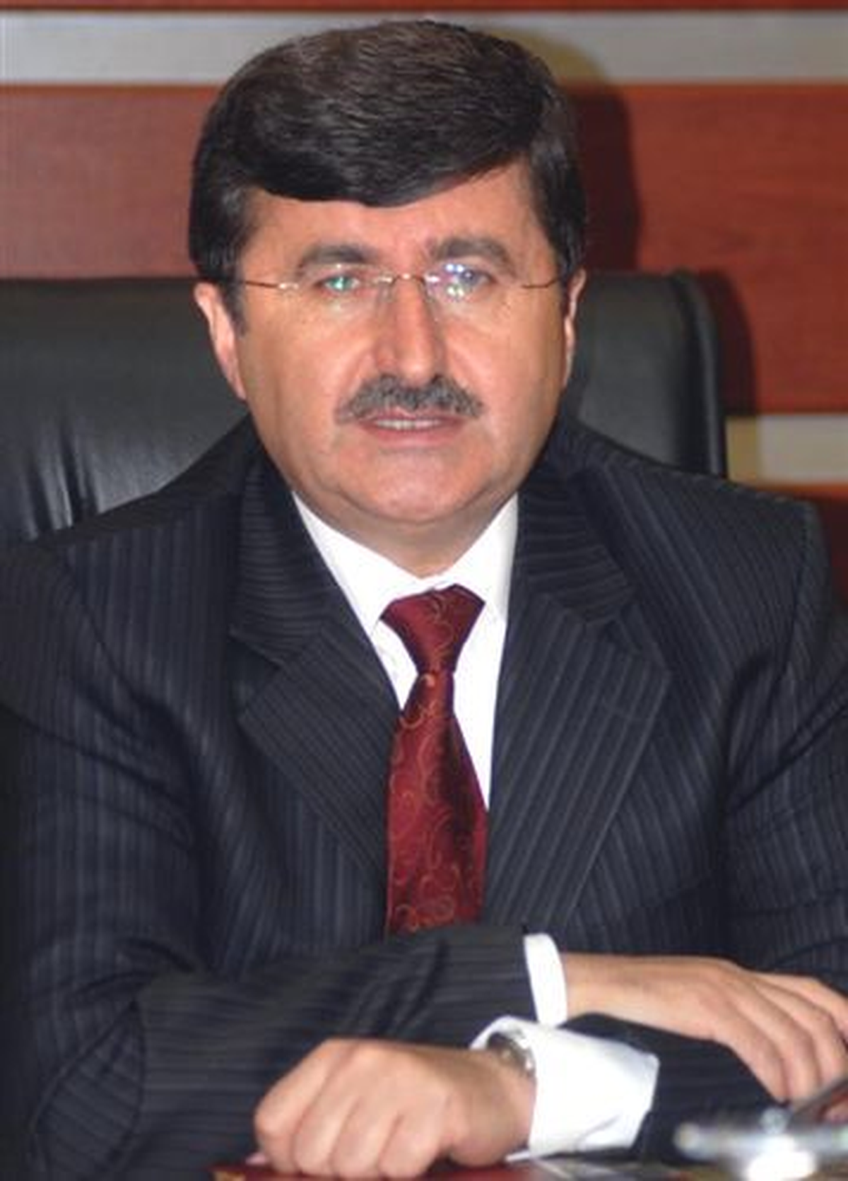 Vali Öz, Büyük Sanayi Sitesi Esnafının Sorunlarını Dinledi