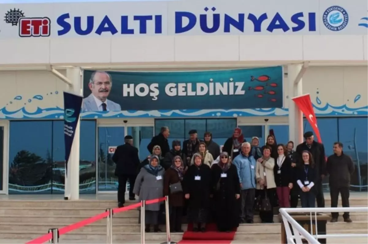 Tepebaşı\'nda Yaşlılar Sualtı Dünyasını Gezdi