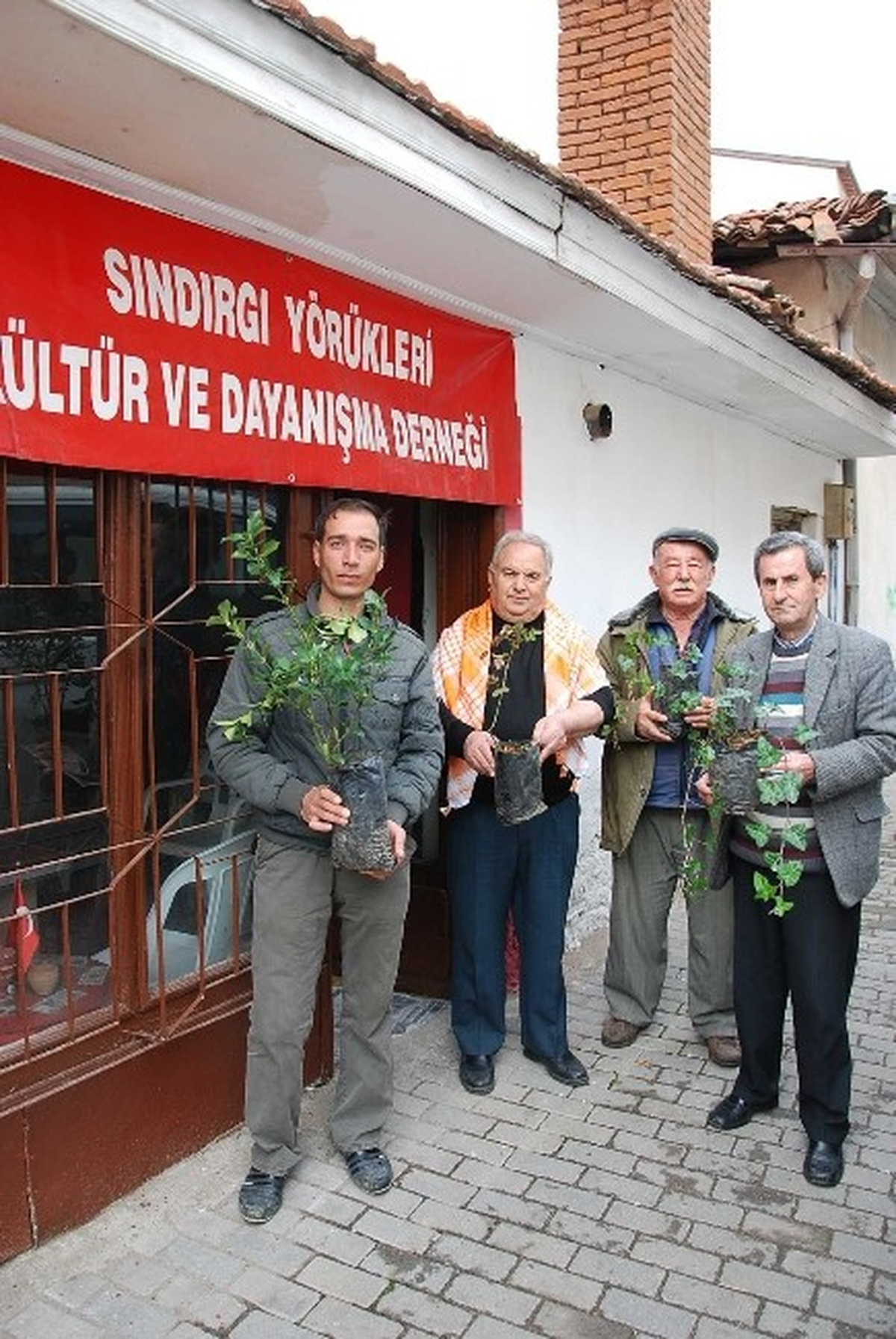 Yörükler, Sevgililer Gününde Gül Yerine Fidan Dağıttı