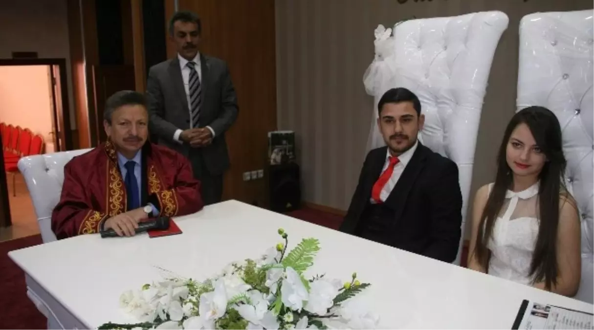 Yozgat\'ta Genç Çiftler, Nikah Tarihi İçin 14 Şubat\'ı Seçti