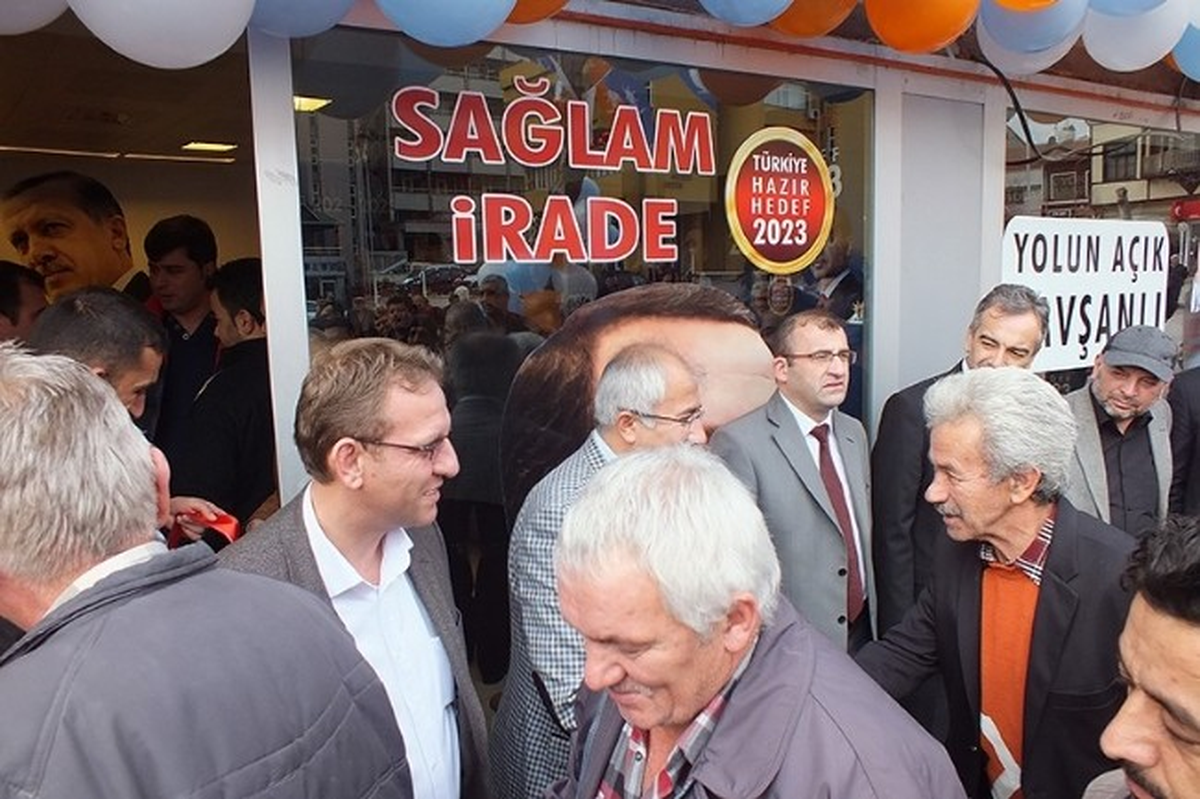 AK Parti Tavşanlı\'da Seçim Bürosunu Dualarla Açtı