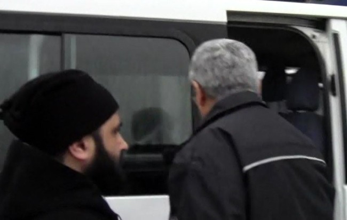 Atatürk Büstüne Saldırdı