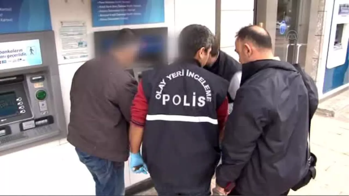 ATM\'ye "düzenek" yerleştiren 2 kişi yakalandı -