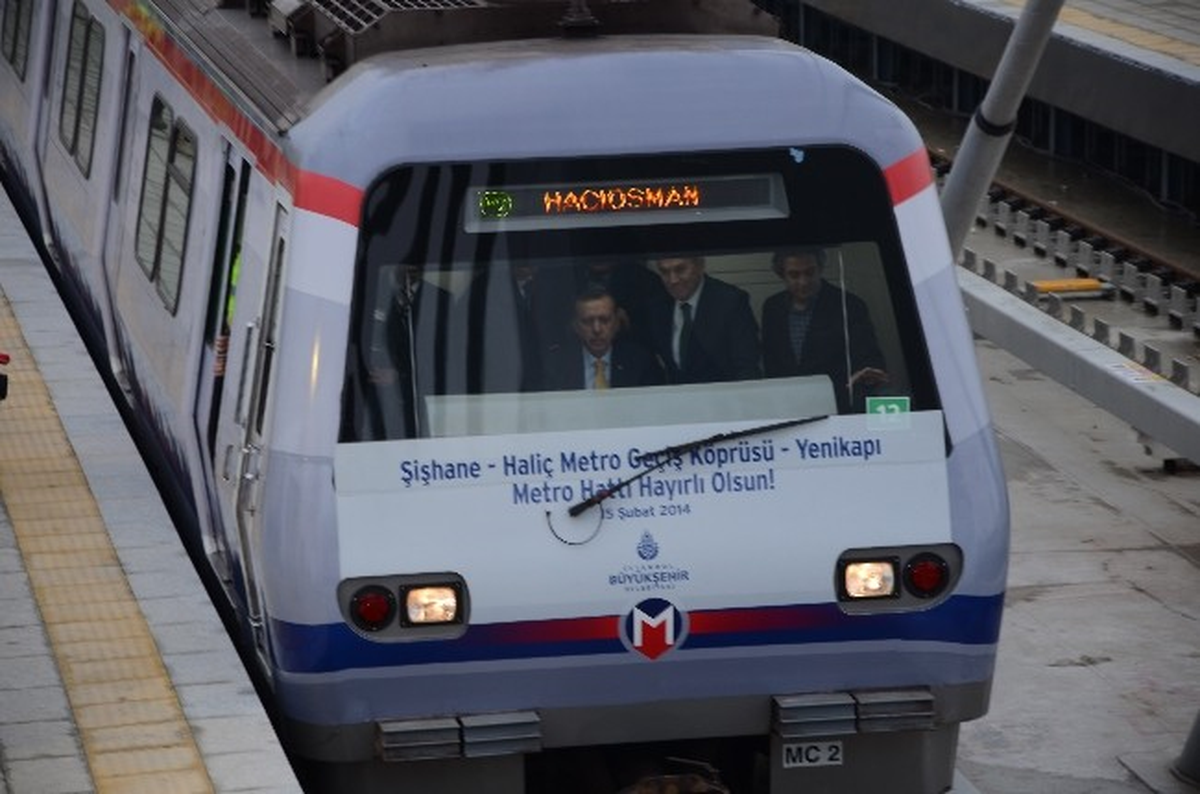 Başbakan Erdoğan Vatman Koltuğuna Oturdu